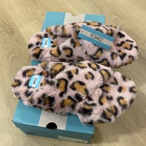 NWT TOMS SUSIE SPANISH VILLA CHEETAH FAUX FUR SLIPPERS SIZE 9